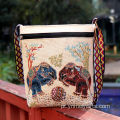 Elegante bolsa crossbody tingida de fio étnico com motivo de elefante